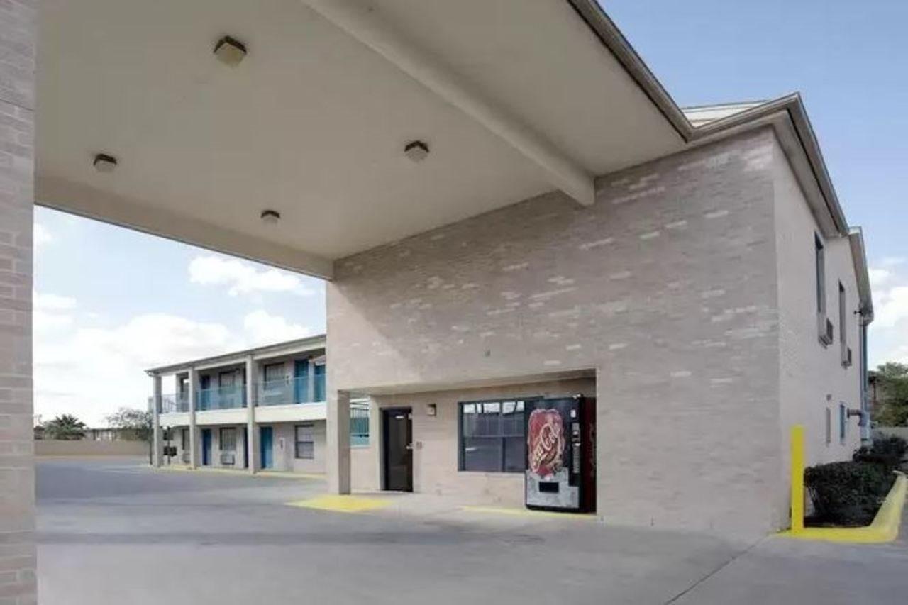 Americas Best Value Inn San Antonio/Lackland Afb Exterior photo