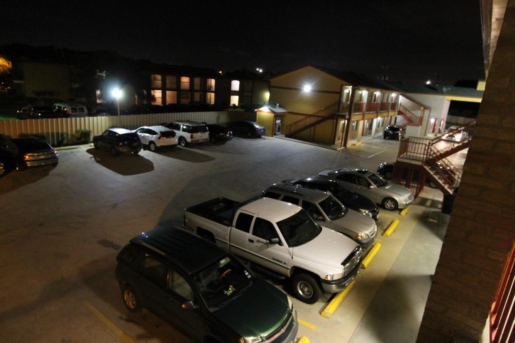 Americas Best Value Inn San Antonio/Lackland Afb Exterior photo